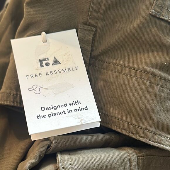 Free Assembly Straight Green Cargo Pants Women’s size 14 NWT - Picture 7 of 8